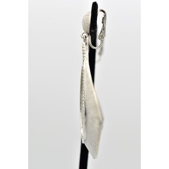 Vintage Oval Clip On Earrings Brushed Silver Textured Metallic Chunky NOS BinA18 - Picture 11 of 13